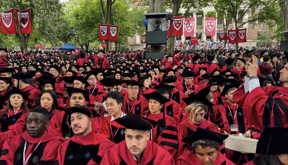 PROHÍBE TRUMP EMITIR VISAS A ESTUDIANTES EXTRANJEROS DE LA UNIVERSIDAD DE HARVARD